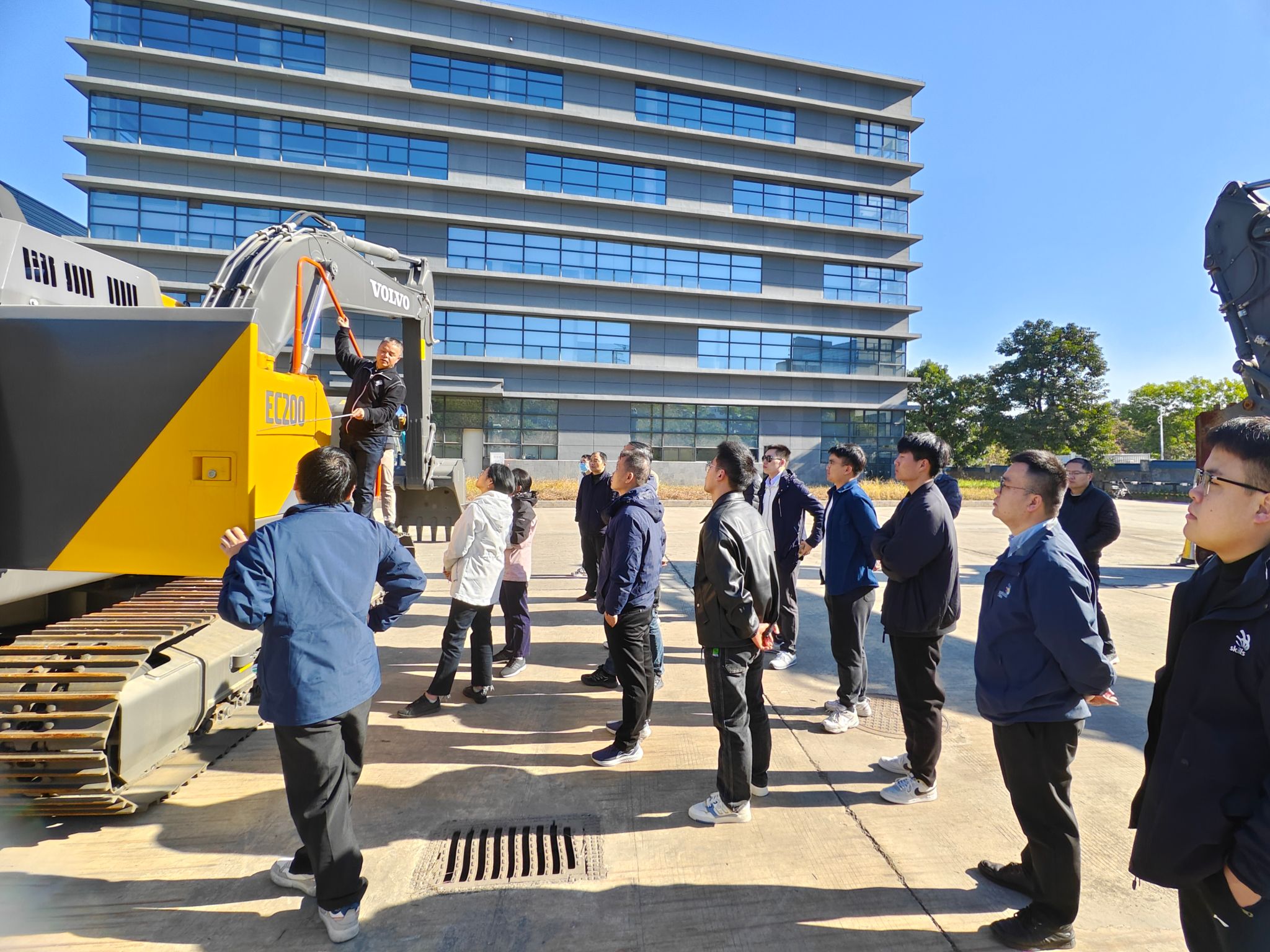 沃爾沃建筑設(shè)備2025年寒假合作院校師資培訓(xùn)班在我院成功舉辦 圓滿(mǎn)搭建教育合作“腳手架”